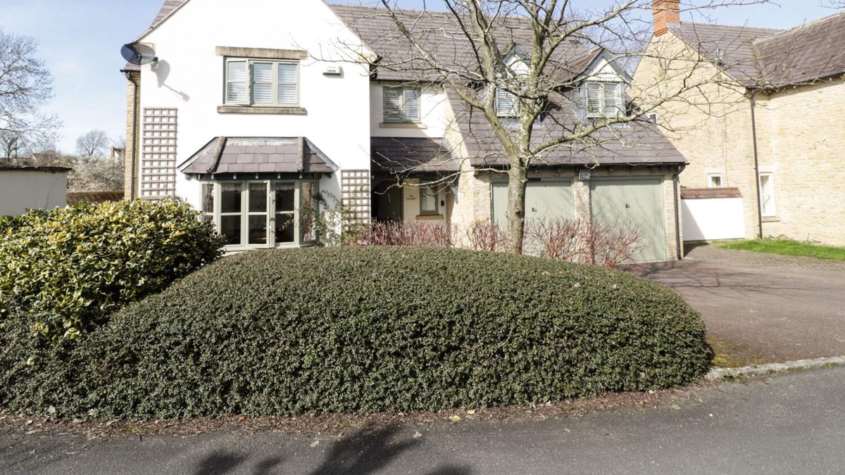 Shipston on Stour Cottage | THE WILLOWS, pet friendly, with a garden in Tredington