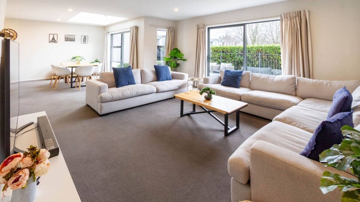 Christchurch House | The Willows Parkside Retreat