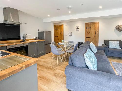 Child Okeford House | The Willows - Uk34000