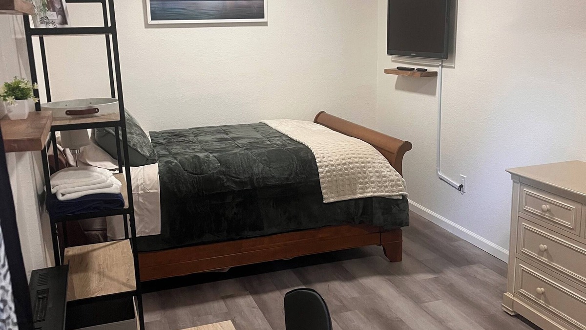 Rohnert Park Apartment | The Wine Barrel Studio -Charming studio in adorable Rohnert Park with WiFi