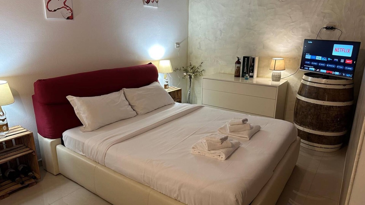 Isola Apartment | The wine cave Stylish 110sqm Flat, Strong WiFi, AC, Milan Central Station