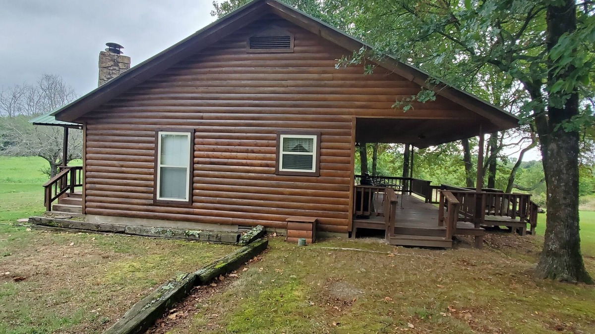 Octavia Cabin | The Wolf Cabin at Cedar Valley is your destination to get away from it all.