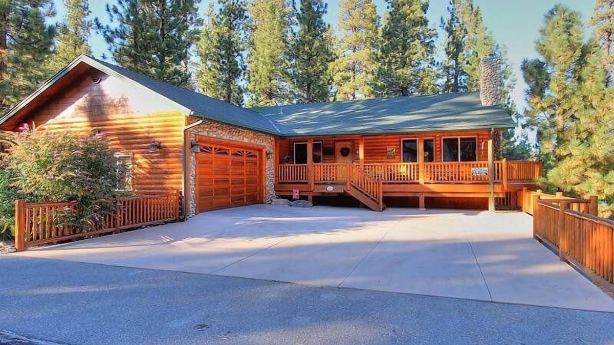 Big Bear Lake Cabin | The Wolfe's Den, est. in 2007 nCity of Big Bear Lake license # VRR-2025-0683