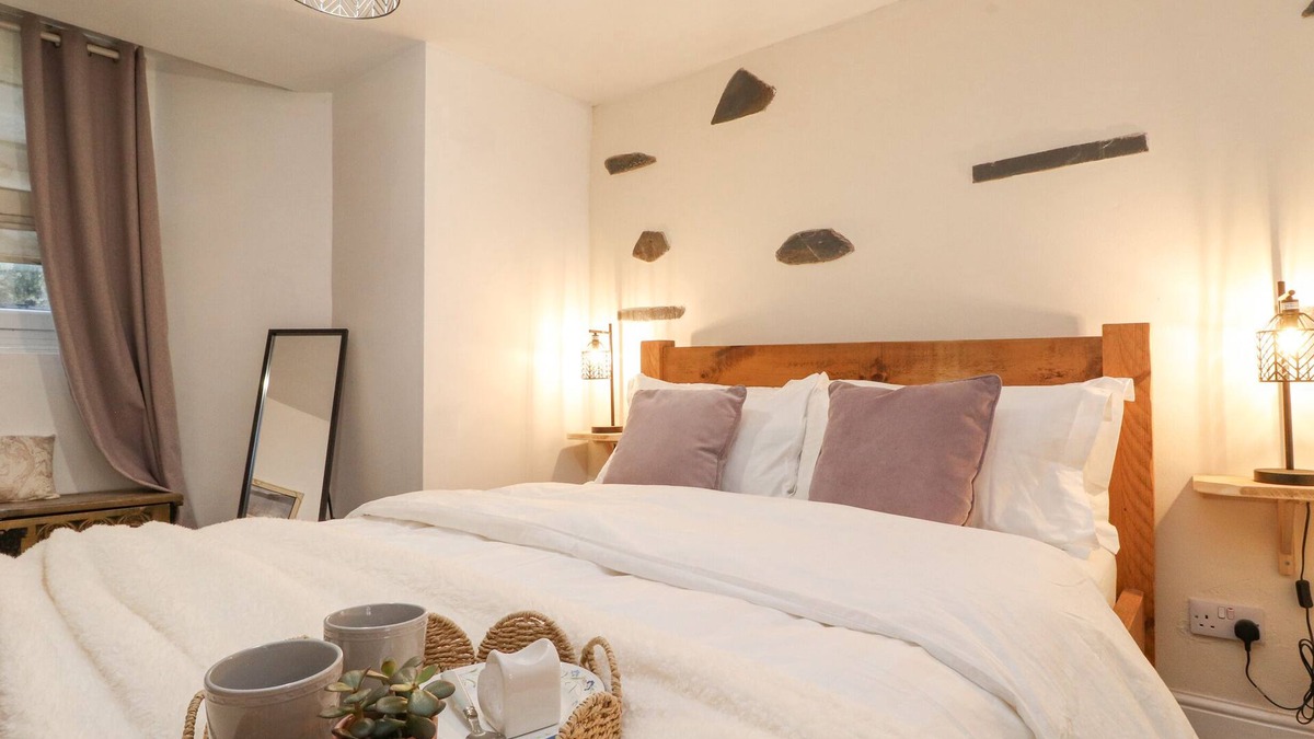 Bowness-on-Windermere Cottage | THE WONKY BURROW, pet friendly in Bowness-On-Windermere