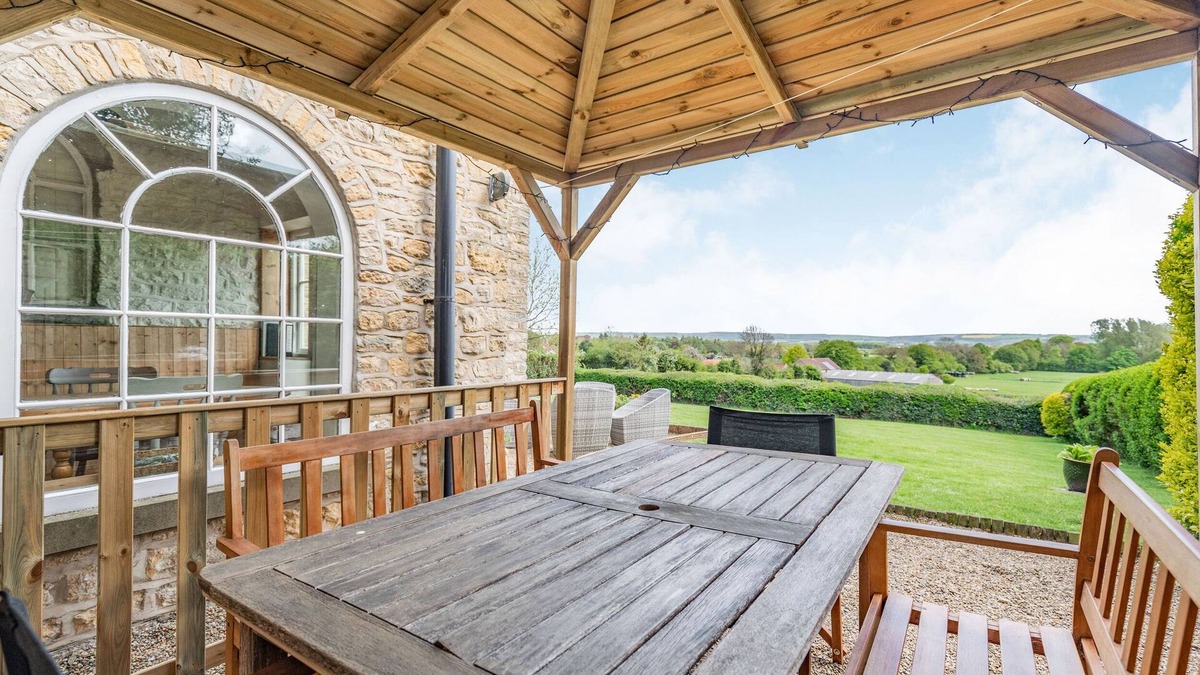 Potter Brompton Cottage | THE WOOD, pet friendly, with open fire in Brompton-By-Sawdon