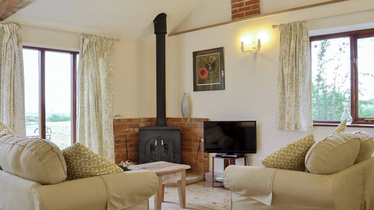 Hinton Cottage | The Wood Shed - E1919