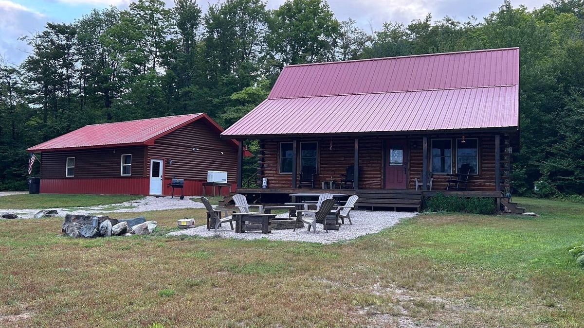 Little Lake Cabin | The Woodford - A quiet cabin on a beautiful secluded lake near Pictured Rocks!