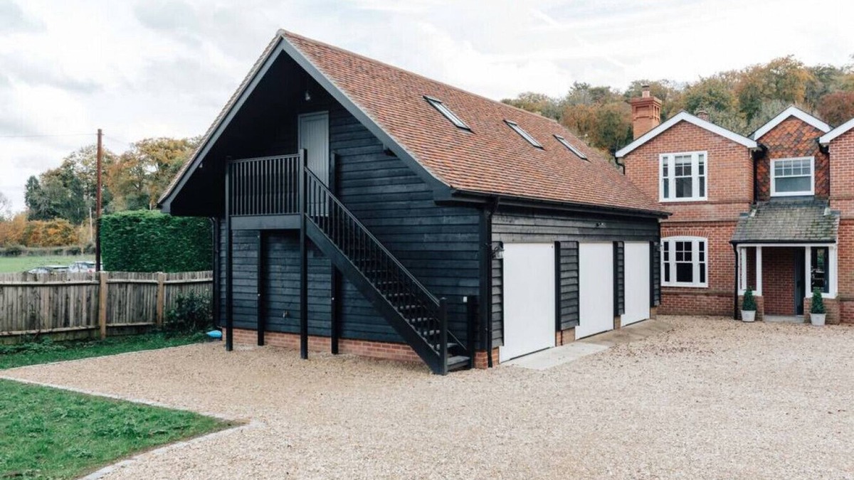 Henley Apartment | The Woodpecker - 1 Bedroom Annexe