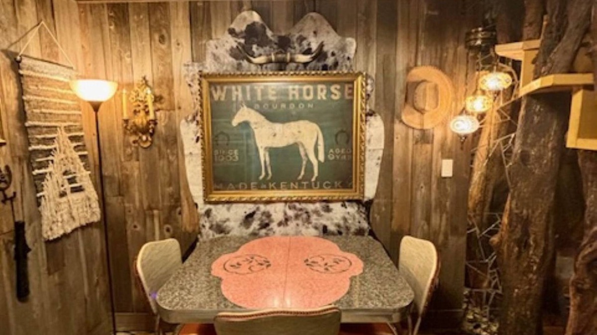 Huntsville House | The World-Famous Cowboy Hat House