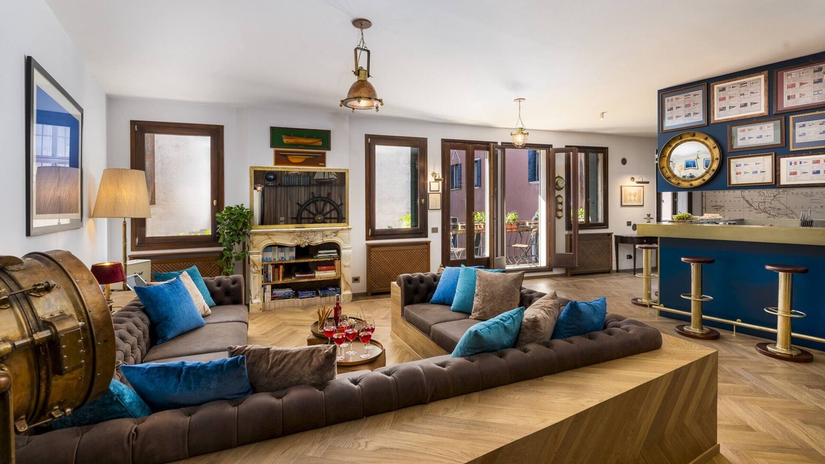 Castello Apartment | The Yacht House Canal View