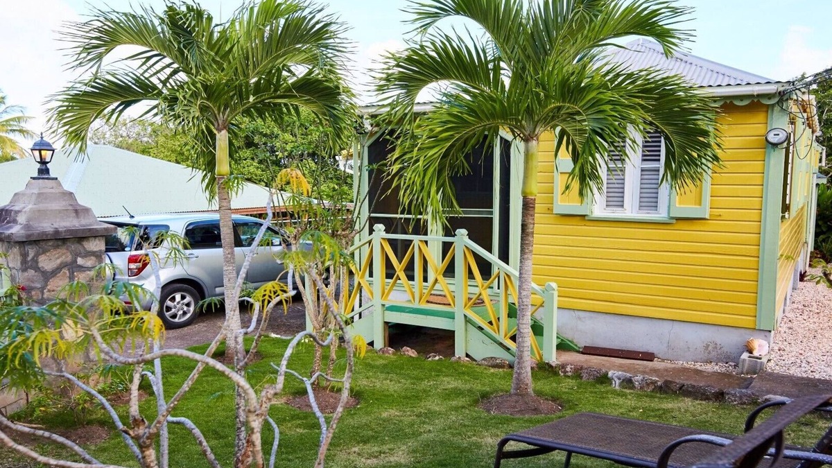 Gingerland House | The Yellow Cabin - Nevis