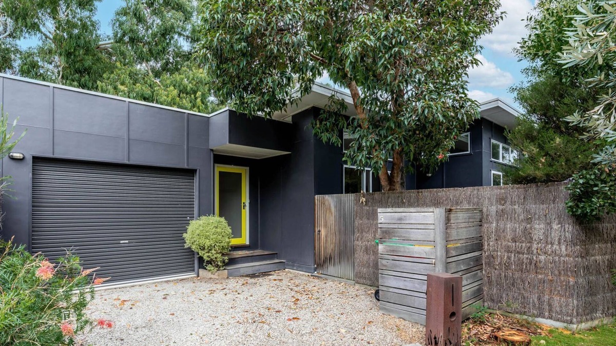 Inverloch House | The Yellow Door Inverloch