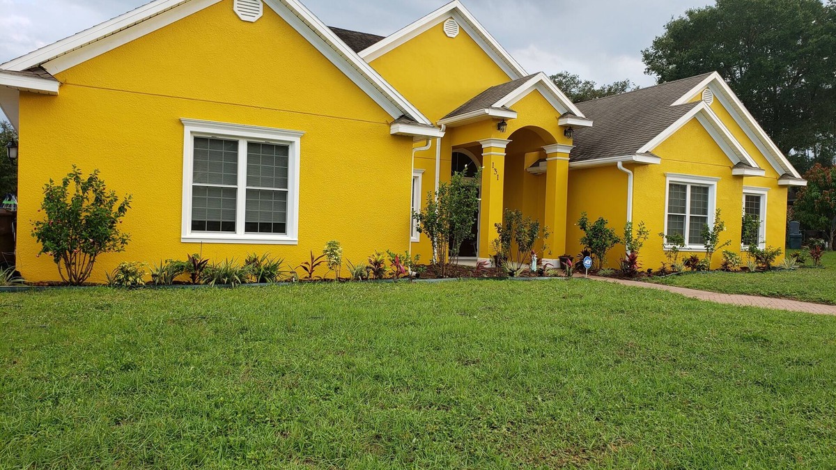 Haines City House | The Yellow House in the Heart of Florida