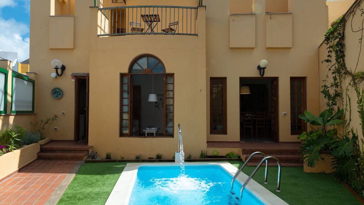 Galdar Villa | The Yellow House - Solarium - Climatized Pool