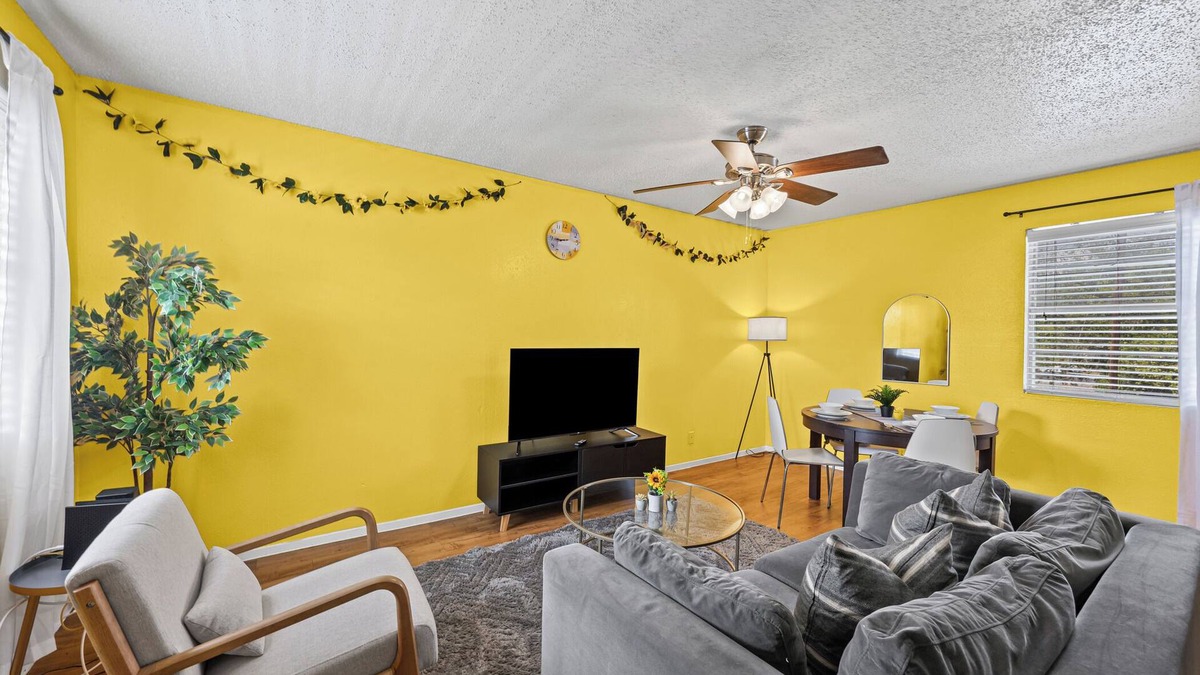 Brentwood Apartment | The Yellow Room