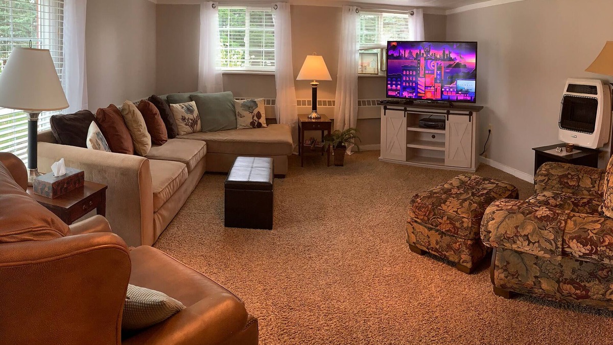 Berlin Apartment | The Yoder’s on Somerset: Sleeps 1-6.