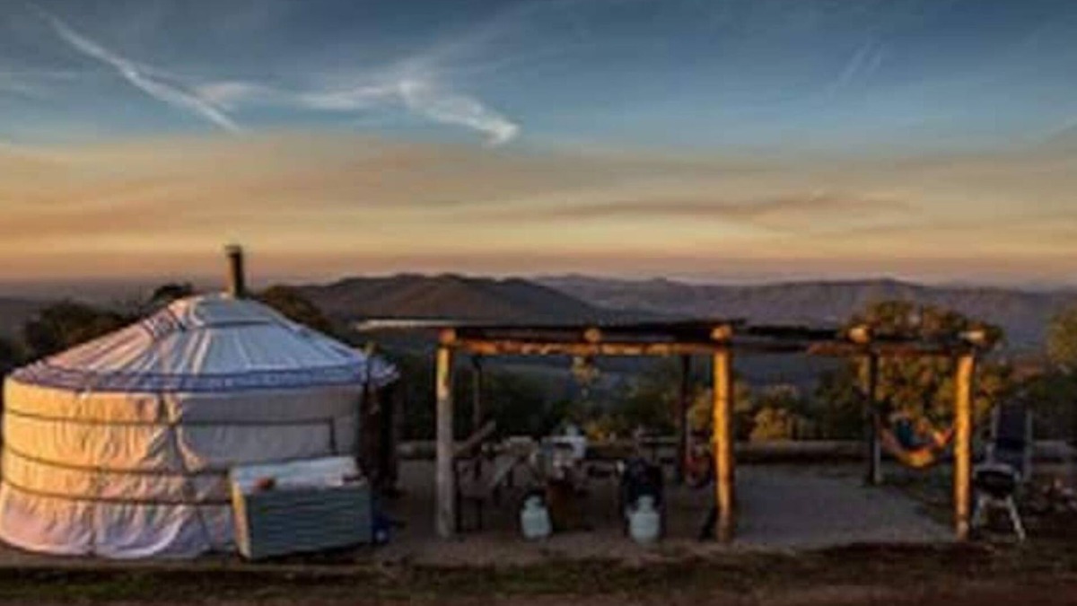 Myrrhee House | The Yurt Alpine Retreat - Blue Yurt