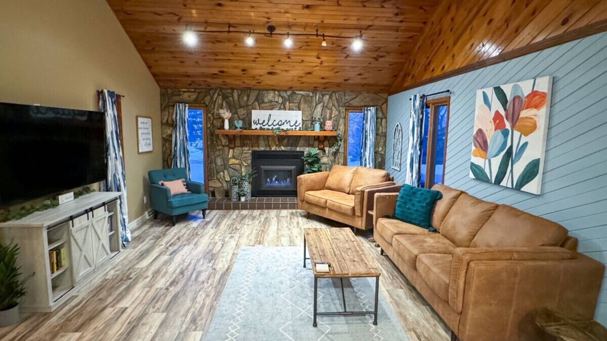 Spearfish House | Theater Room | Hot Tub | Arcades | Great Location!