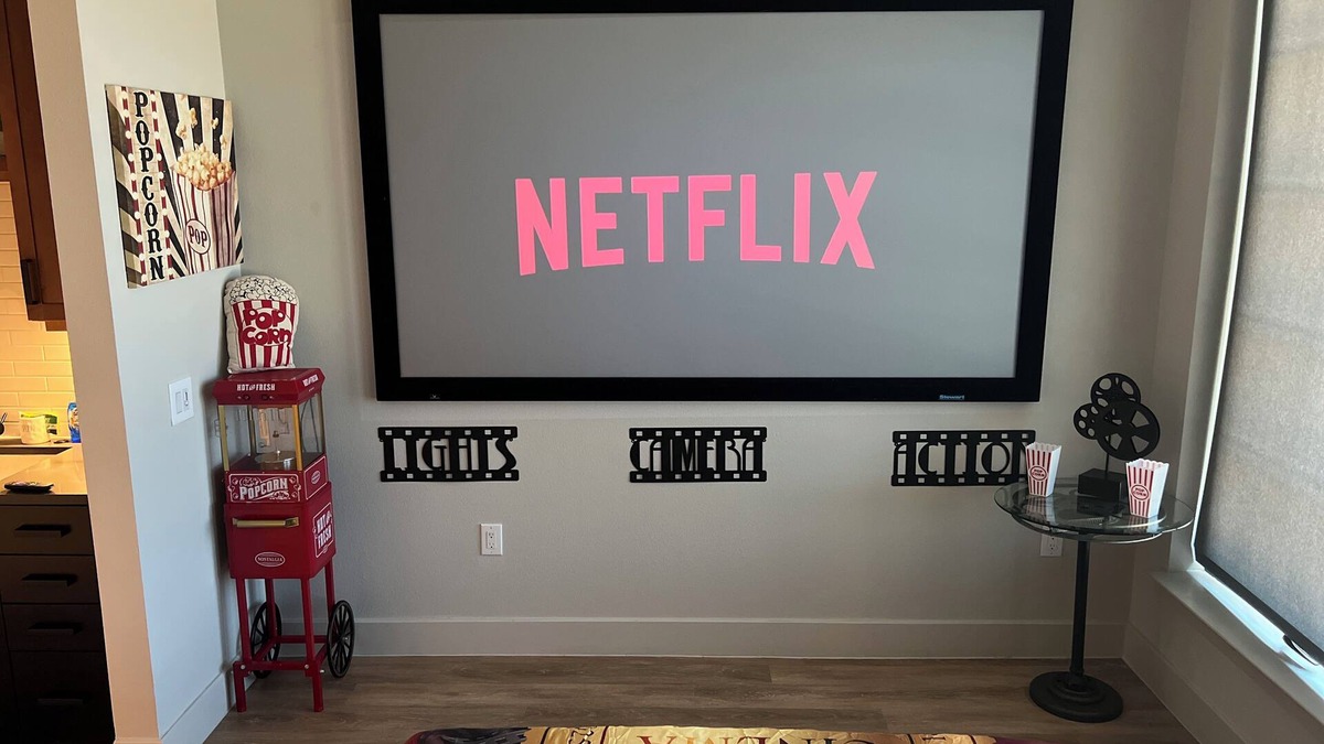 Downtown Dallas Apartment | Theatre Suite ~ City Views ~ Secret Game Room ~