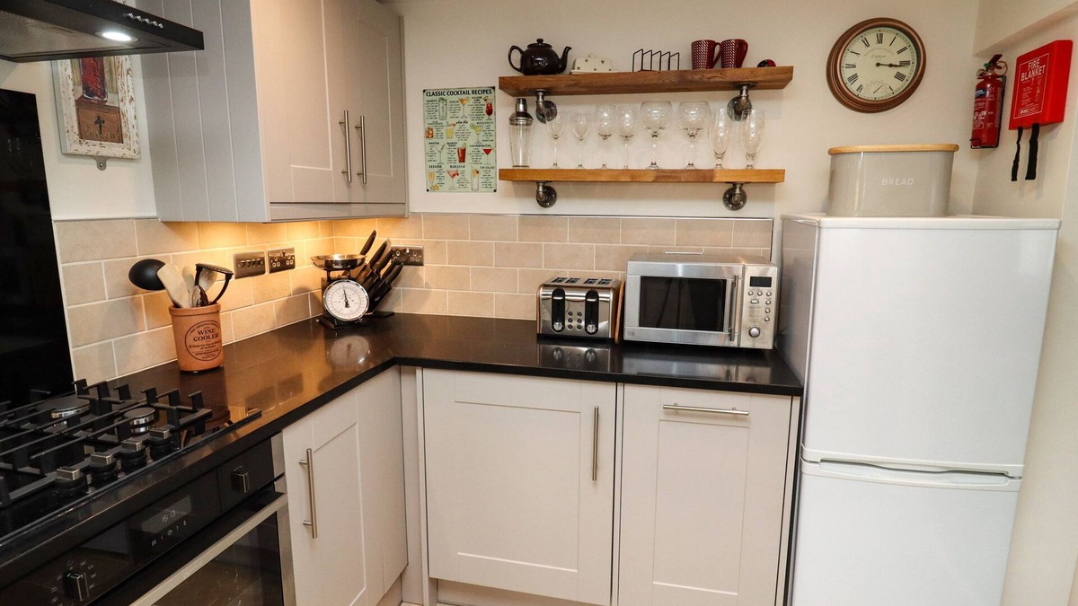 Adderbury Cottage | THELWALL COTTAGE, romantic, with open fire in Adderbury