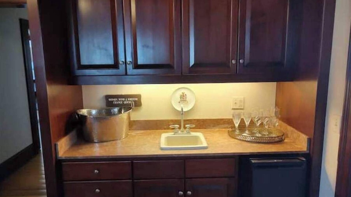 Manteo House | TheManteoHouse-Downtown Social District&Waterfront