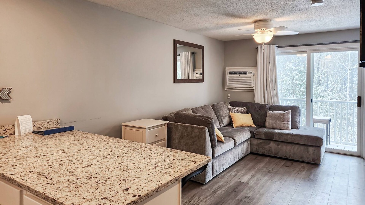 Gilford Condo | Third-floor resort condo with pool & tennis, walk to Lake Winnipesaukee beach