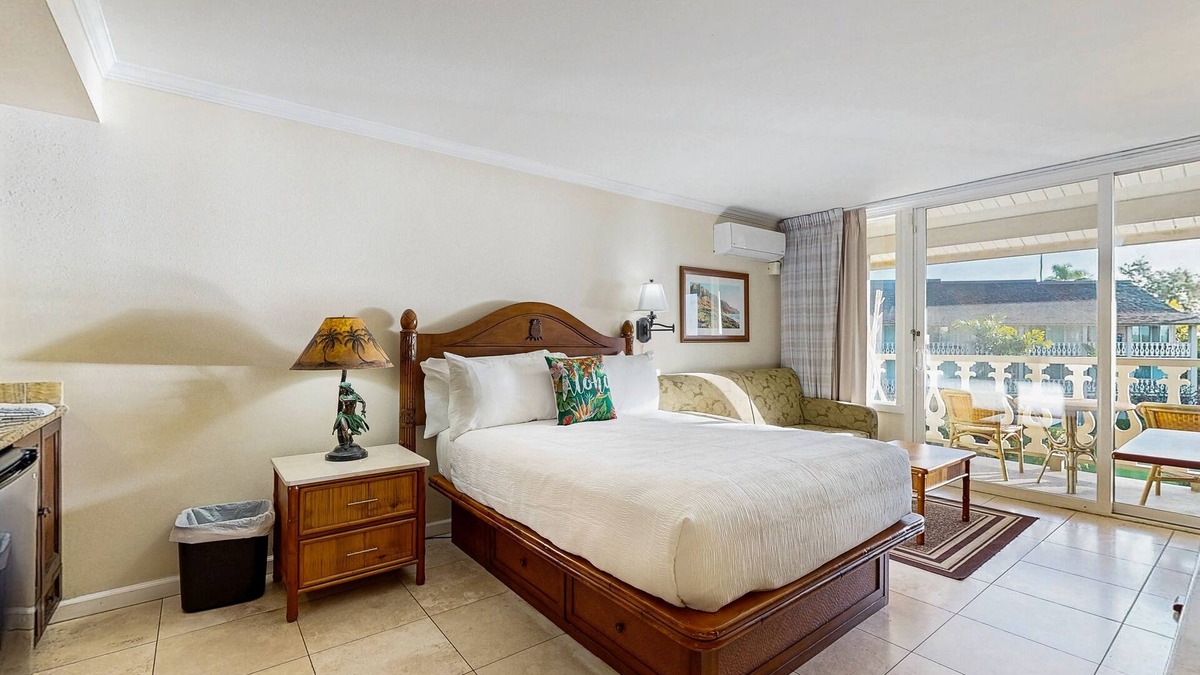Wailua Apartment | Third floor resort studio - ocean-view lanai - steps to beachside pool, hot tub