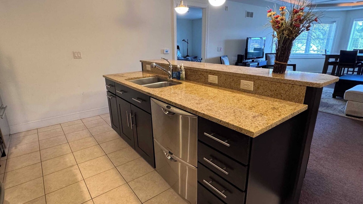 Traverse City Condo | Third Floor Suite with lots of amenties