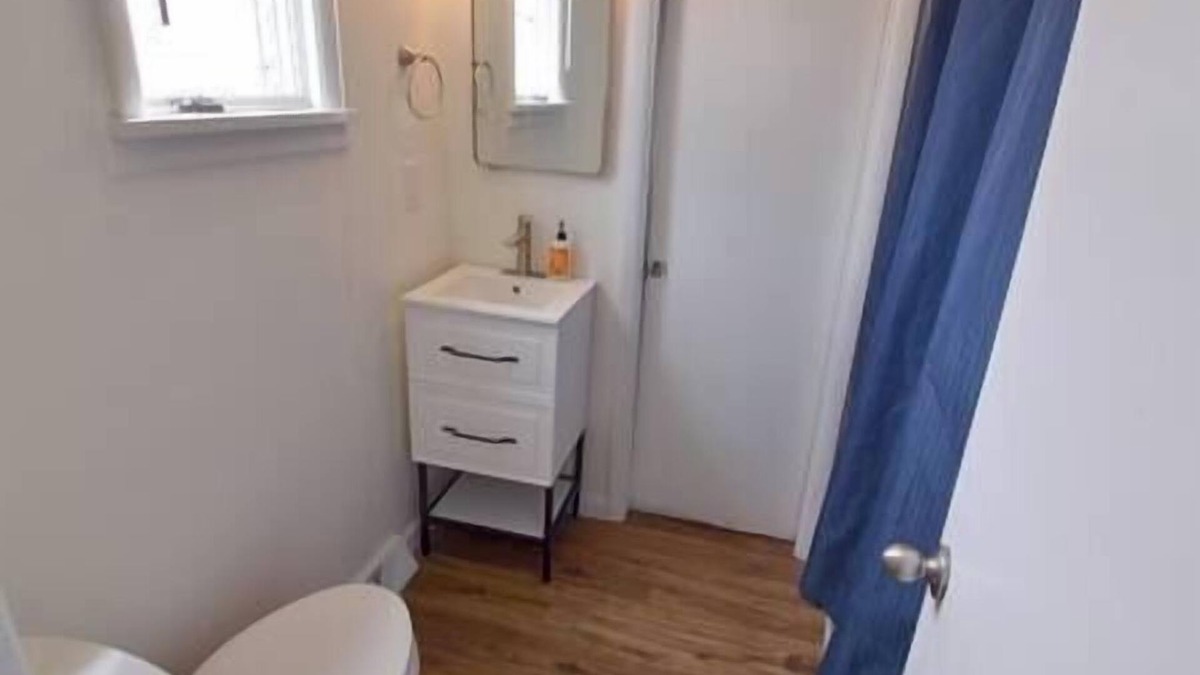 Bloomington House | This 3 bedroom house is a great place foe a family get-away, or groups coming to Bloomington.