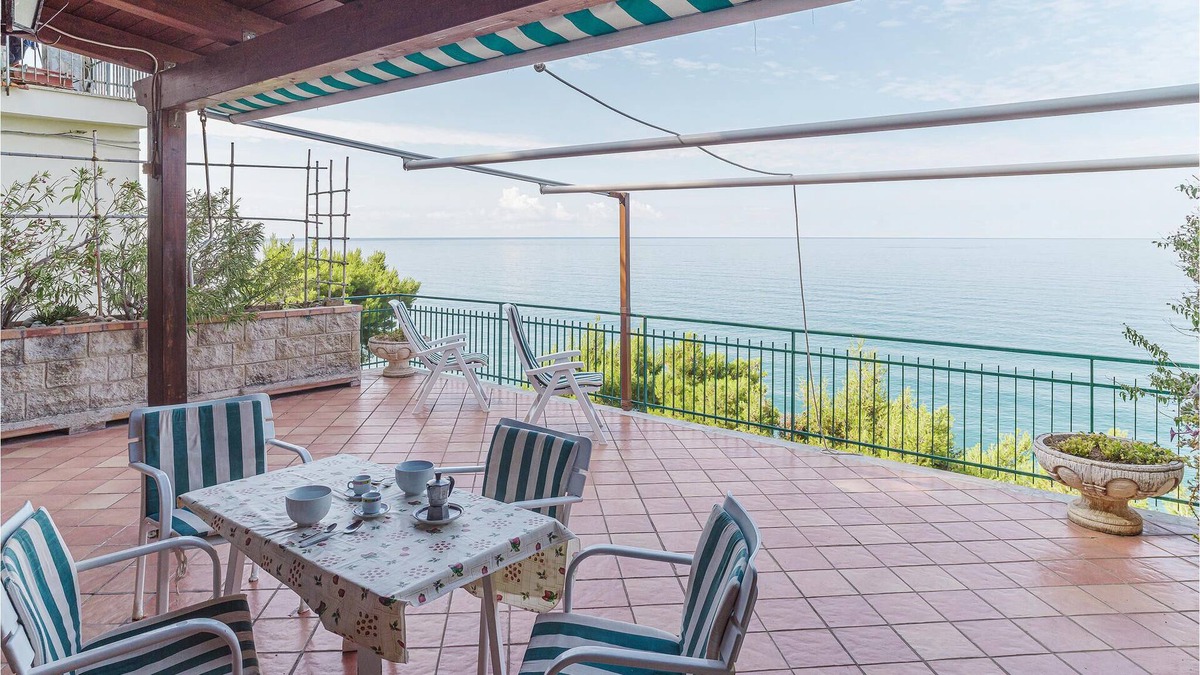 San Mauro Cilento House | This apartment is located only about 70 meters as the crow flies from the sea and is therefore ideal