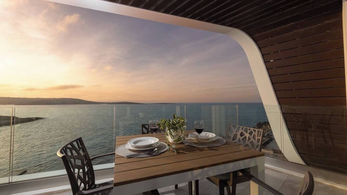 Qawra Apartment | This apartment is a 2 bedroom(s), 2 bathrooms, located in San Pawl il-Baħar, null.