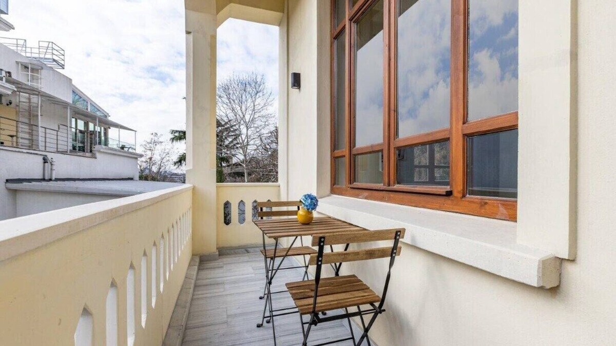 Tophane Apartment | This apartment is a 2 bedroom(s), 2 bathrooms, located in Beyoğlu, İstanbul.