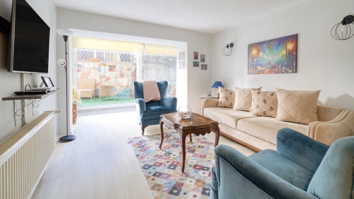 Bebek Apartment | This apartment is a 2 bedroom(s), 1 bathrooms, located in Beşiktaş, İstanbul.