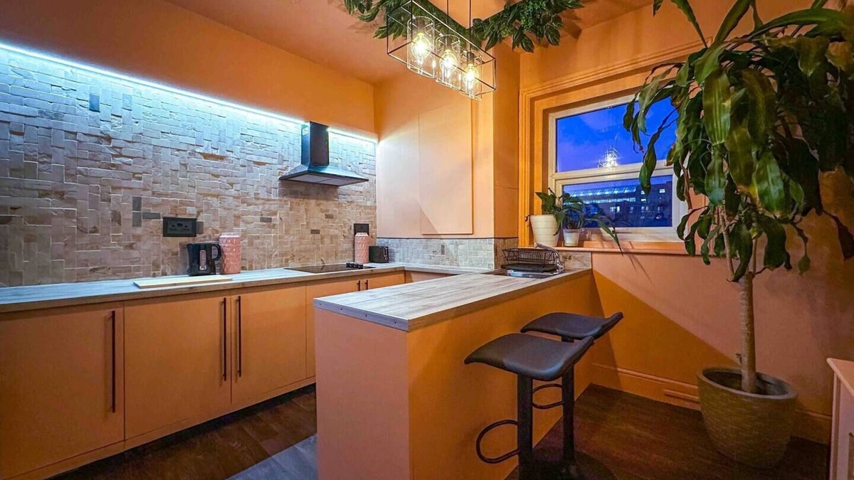 Manchester City Centre Apartment | This apartment is a 3 bedroom(s), 1.5 bathrooms, located in Manchester, England.