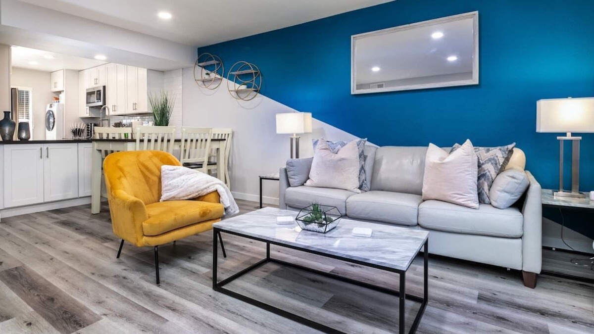Thousand Oaks Apartment | This apartment is a 2 bedroom(s), 1 bathrooms, located in Thousand Oaks, CA.