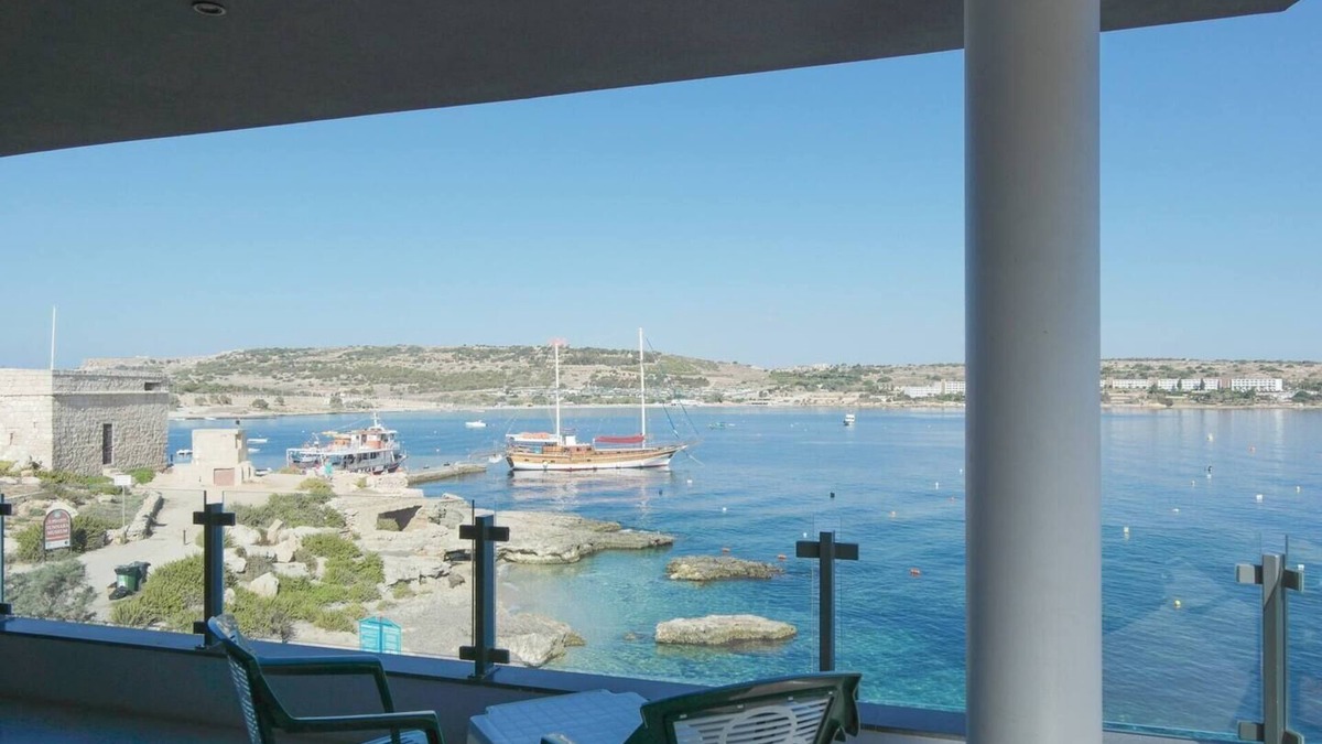 Għadira Apartment | This apartment is a 2 bedroom(s), 2 bathrooms, located in Il-Mellieħa, .