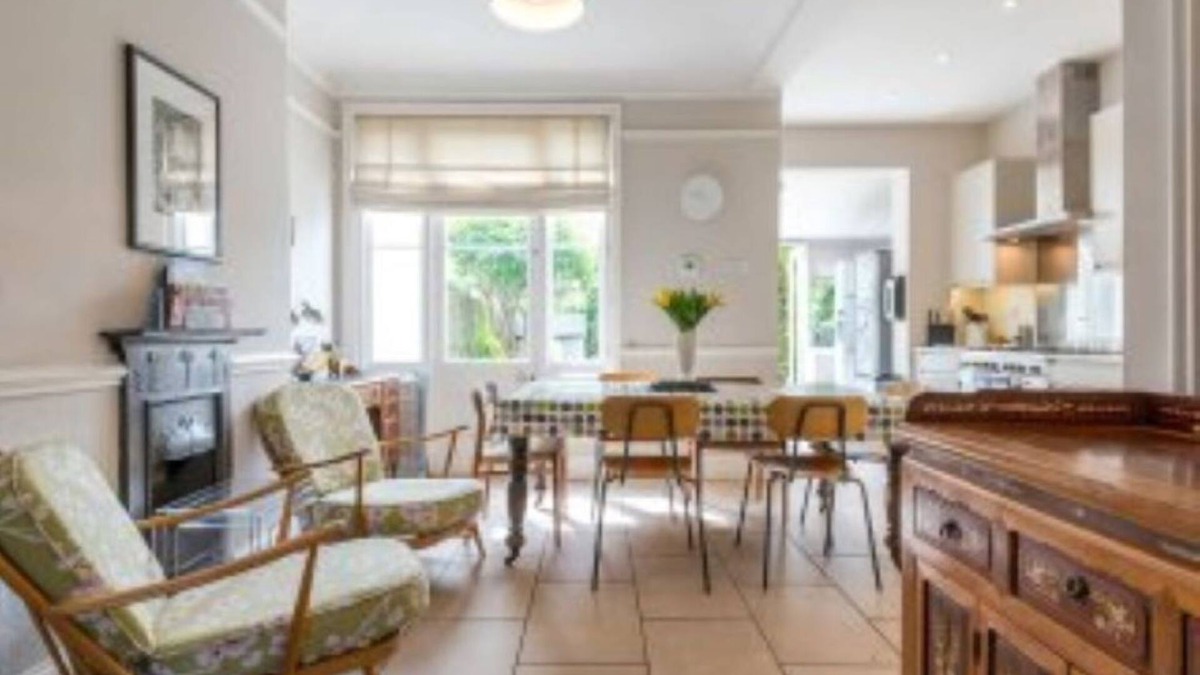 Holland Park House | This Beautiful 4 Bedroom Period House located in Ealing, West London.