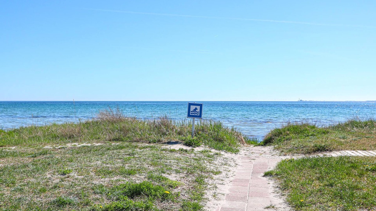 Hagaby House | This bright and modern cottage is located near the sea, 200 meters from the sandy beach.