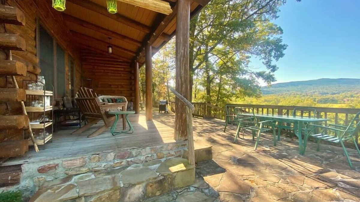 Paw Paw Cabin | This cabin is a 2 bedroom(s), 1 bathrooms, located in Paw Paw, WV.