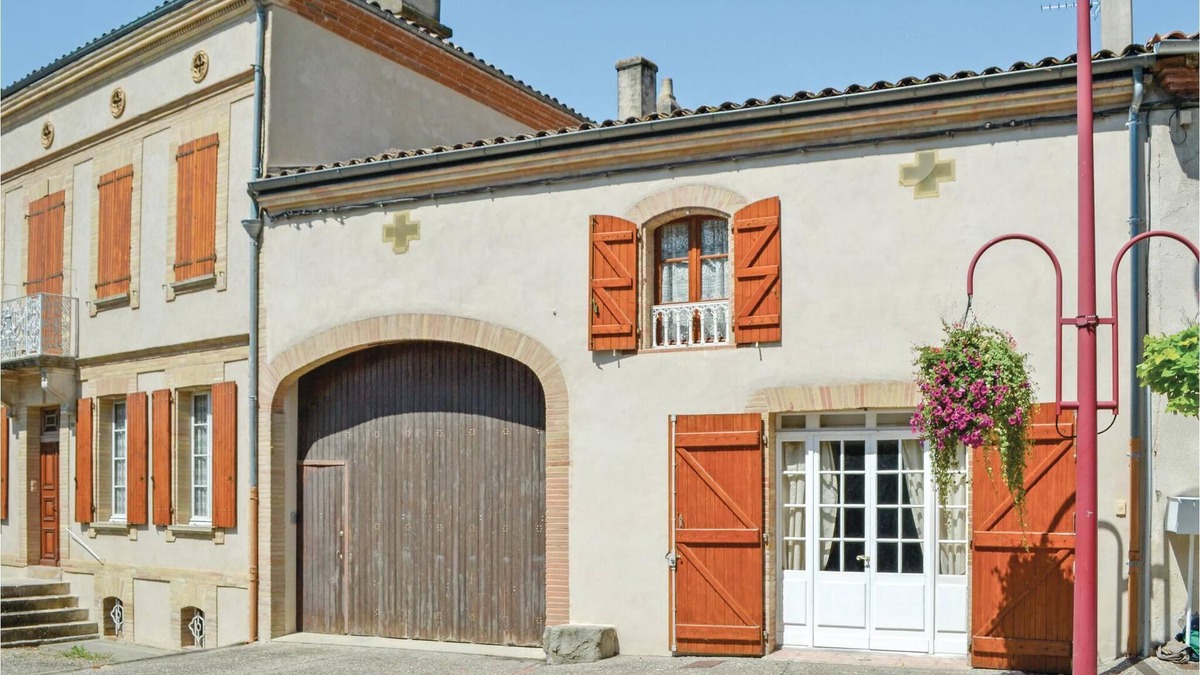 Canals House | This charming cottage is located in a hamlet ideally situated to discover the countryside as well as