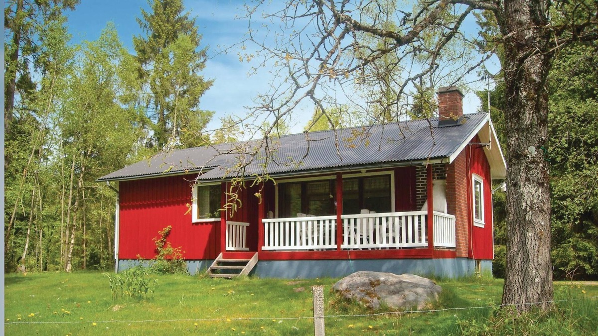Atran House | This classic Swedish house is located in a sunny clearing, surrounded by good hiking areas and in th