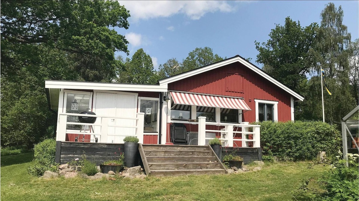 Lekeryd House | This cottage has a good standard and a beautiful view from the highlands to the lake Ylen.