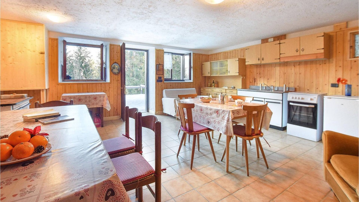 Ragoli House | This cottage is idyllically located on a plot surrounded by forest and offers good conditions for a