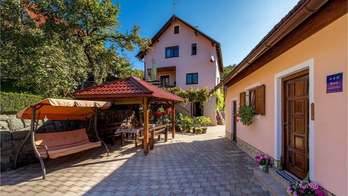 Skrad House | This cottage is located in the village Planina Skradska, on the way to the excursion destination Zel
