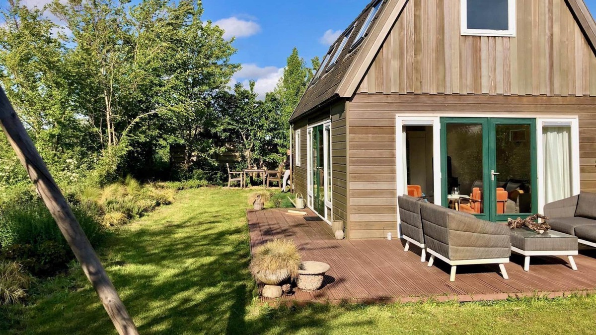 Egmond aan den Hoef House | This detached, two-storey and modern holiday home offers a wonderful relaxation atmosphere! It has a sun terrace and is fully equipped.