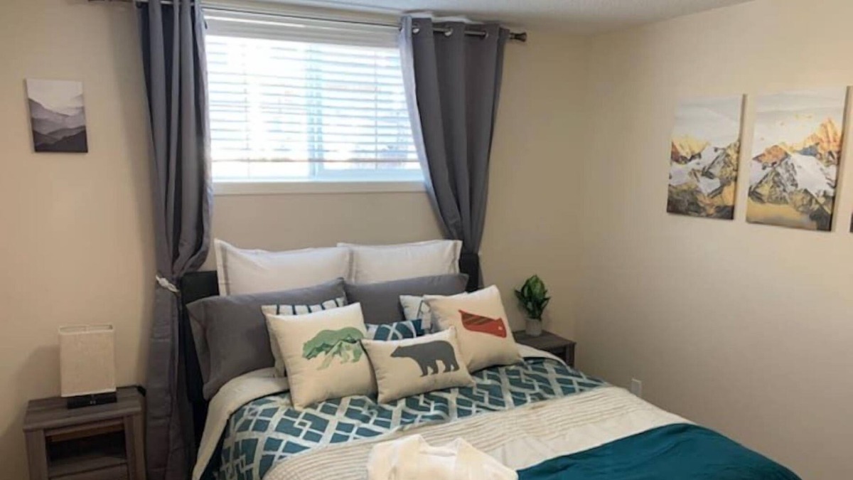 Cochrane Apartment | This guest suite is a 2 bedroom(s), 1 bathrooms, located in Cochrane, AB.