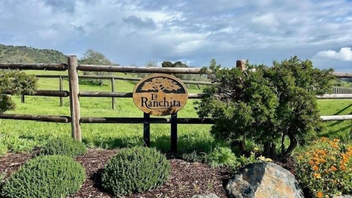 Arroyo Grande House | This house is a 2 bedroom(s), 2 bathrooms, located in Arroyo Grande, CA.