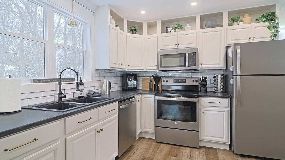 Fredericton House | This house is a 3 bedroom(s), 1.5 bathrooms, located in Fredericton, NB.