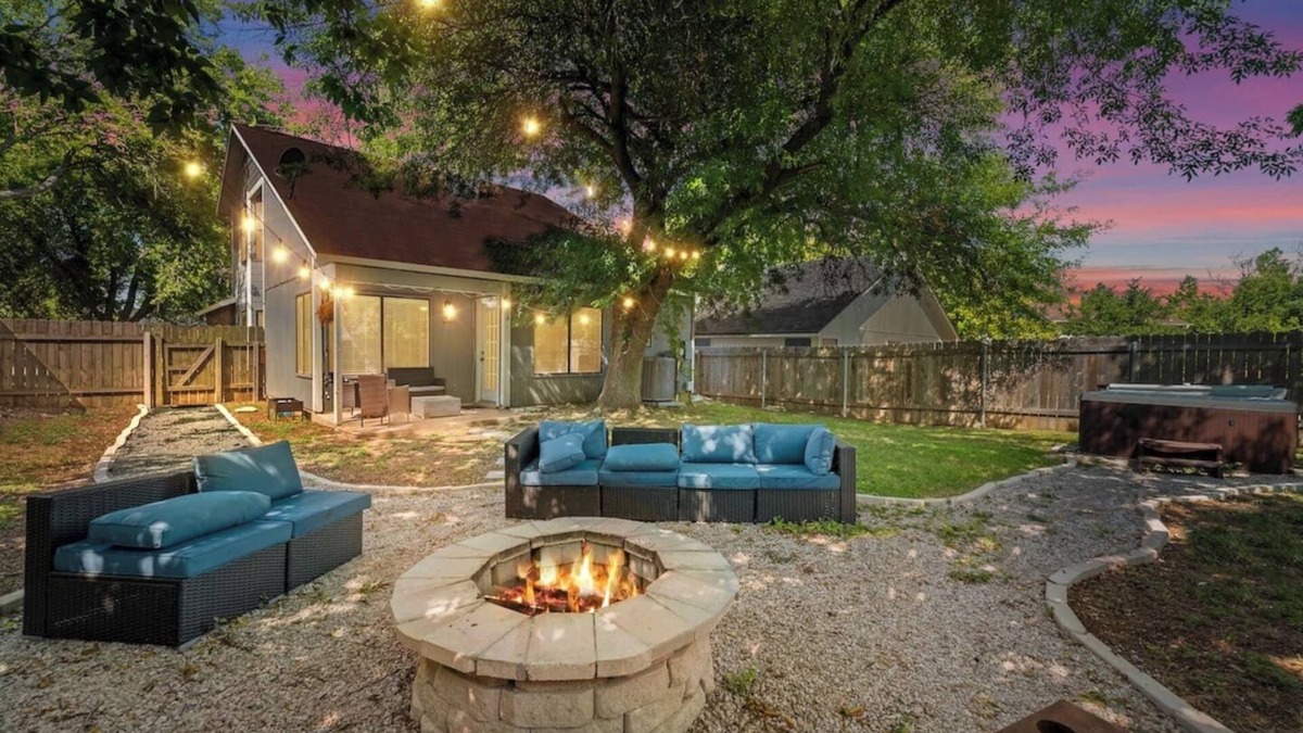 Wells Branch House | This house is a 3 bedroom(s), 2 bathrooms, located in Austin, TX.