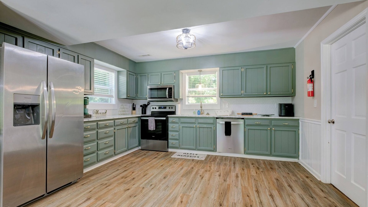 Newnan House | This house is a 3 bedroom(s), 3 bathrooms, located in Newnan, GA.